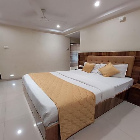 Rk Hotel-Near Grant Road Railway Station Bombaj Zewnętrze zdjęcie