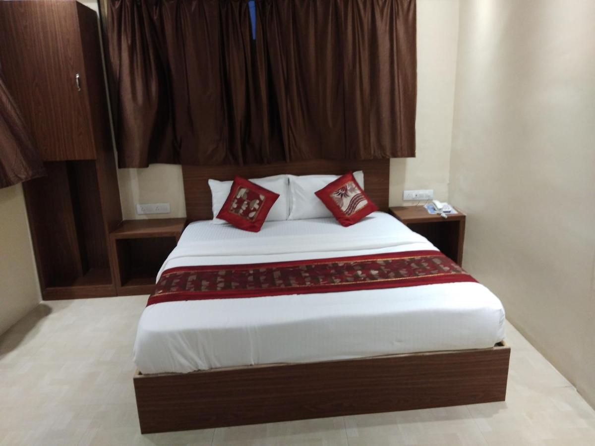 Rk Hotel-Near Grant Road Railway Station Bombaj Zewnętrze zdjęcie