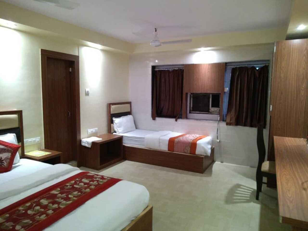 Rk Hotel-Near Grant Road Railway Station Bombaj Zewnętrze zdjęcie