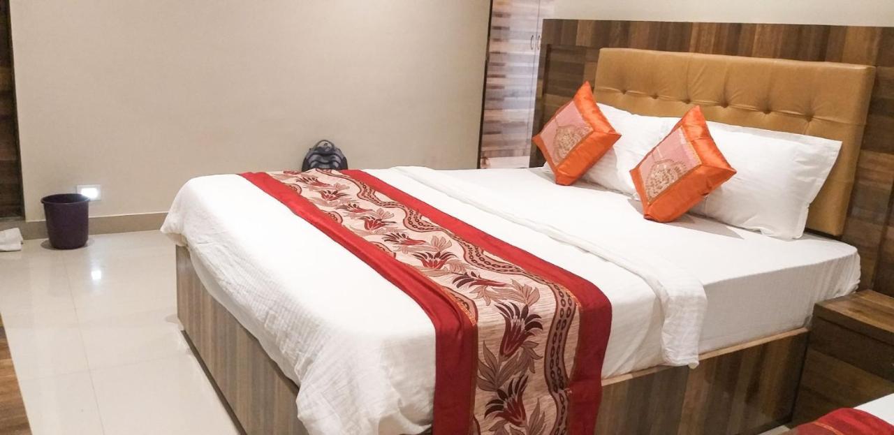 Rk Hotel-Near Grant Road Railway Station Bombaj Zewnętrze zdjęcie