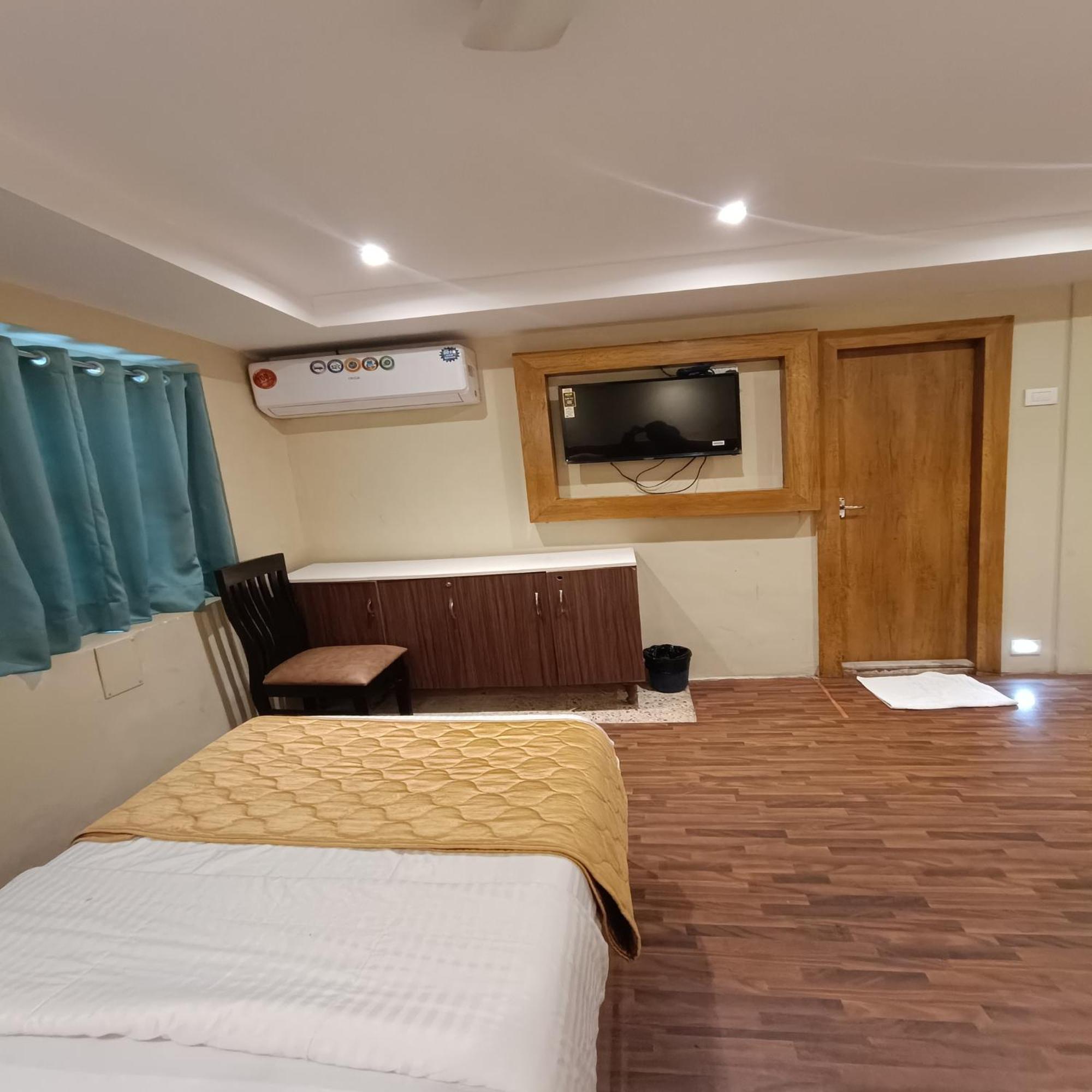Rk Hotel-Near Grant Road Railway Station Bombaj Zewnętrze zdjęcie
