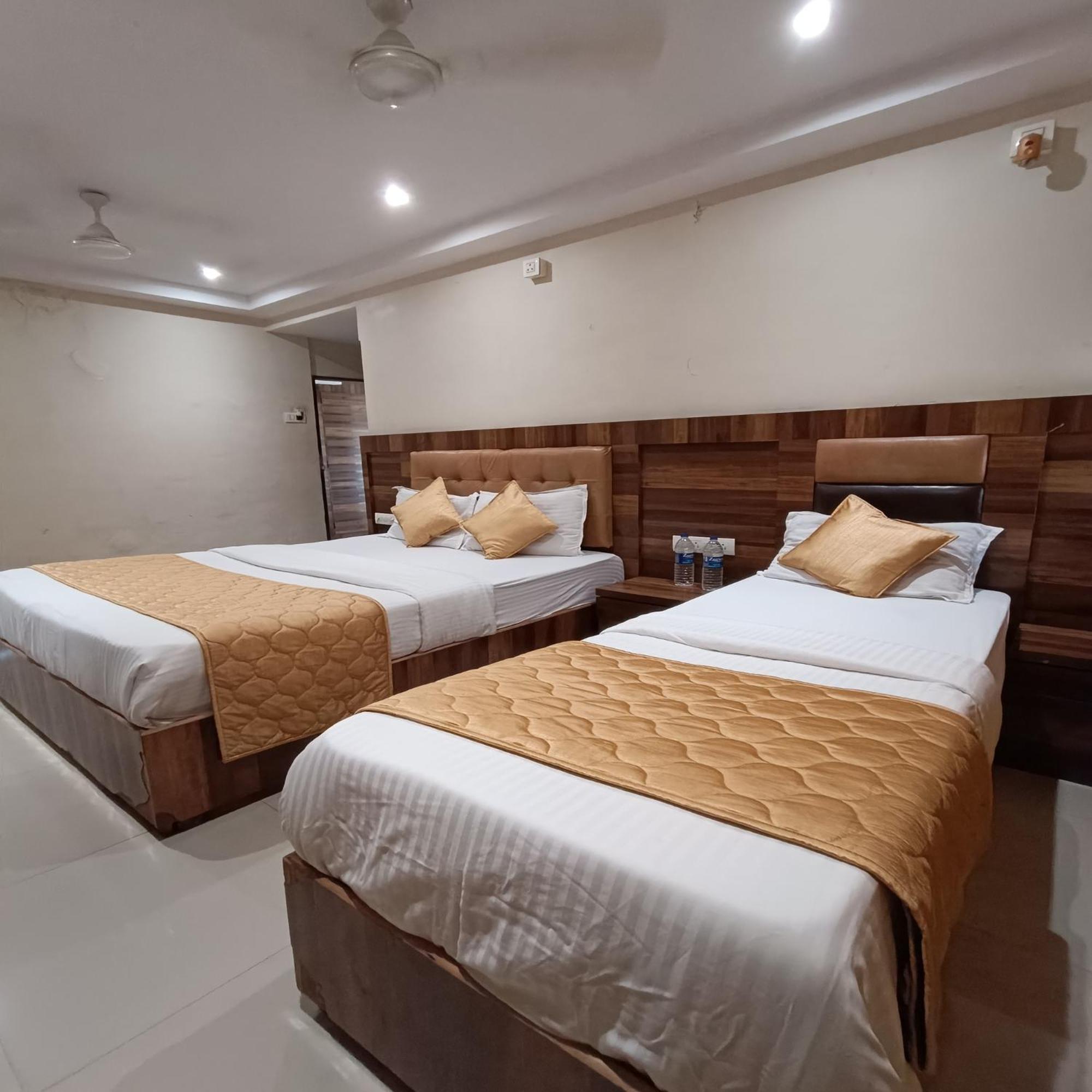 Rk Hotel-Near Grant Road Railway Station Bombaj Zewnętrze zdjęcie