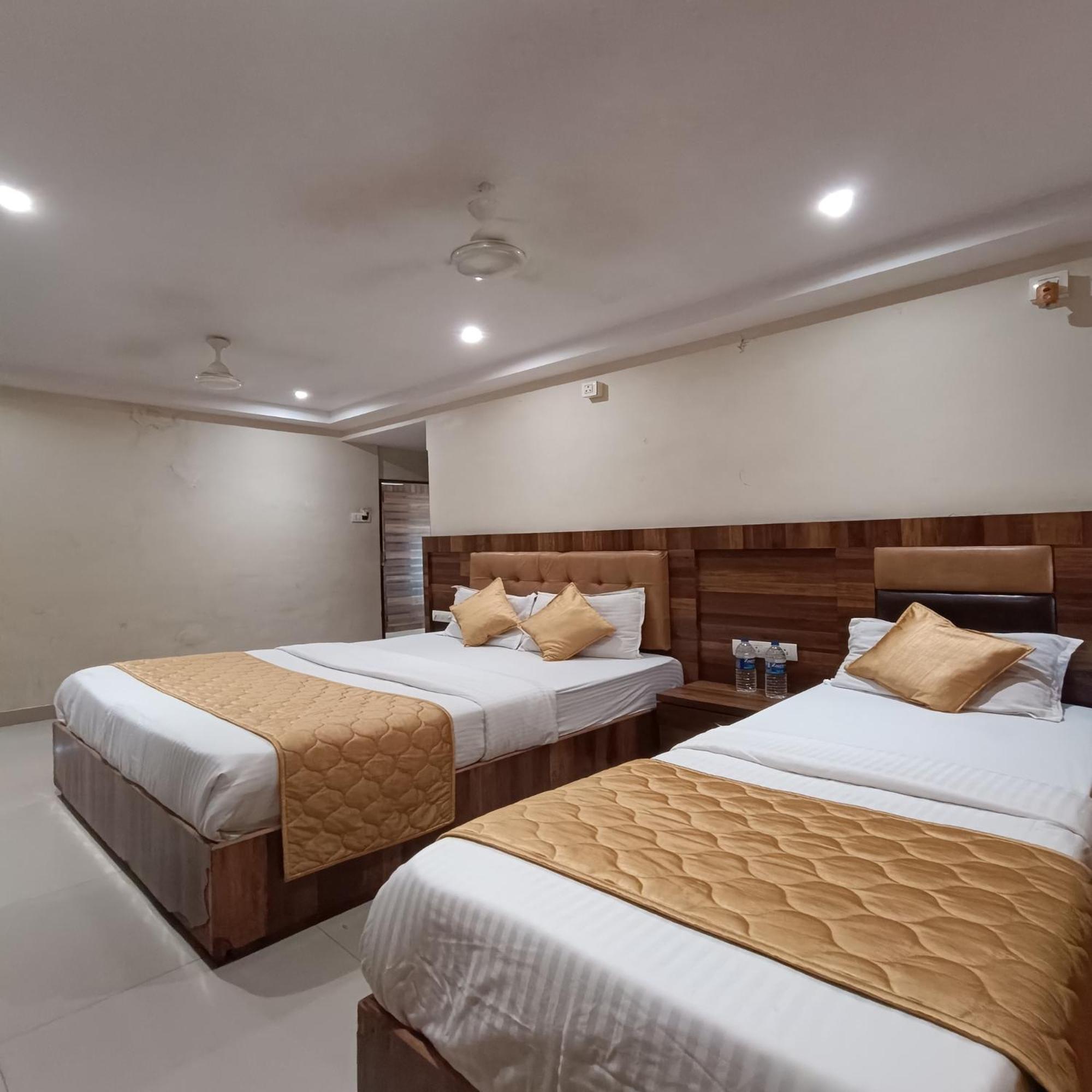 Rk Hotel-Near Grant Road Railway Station Bombaj Zewnętrze zdjęcie