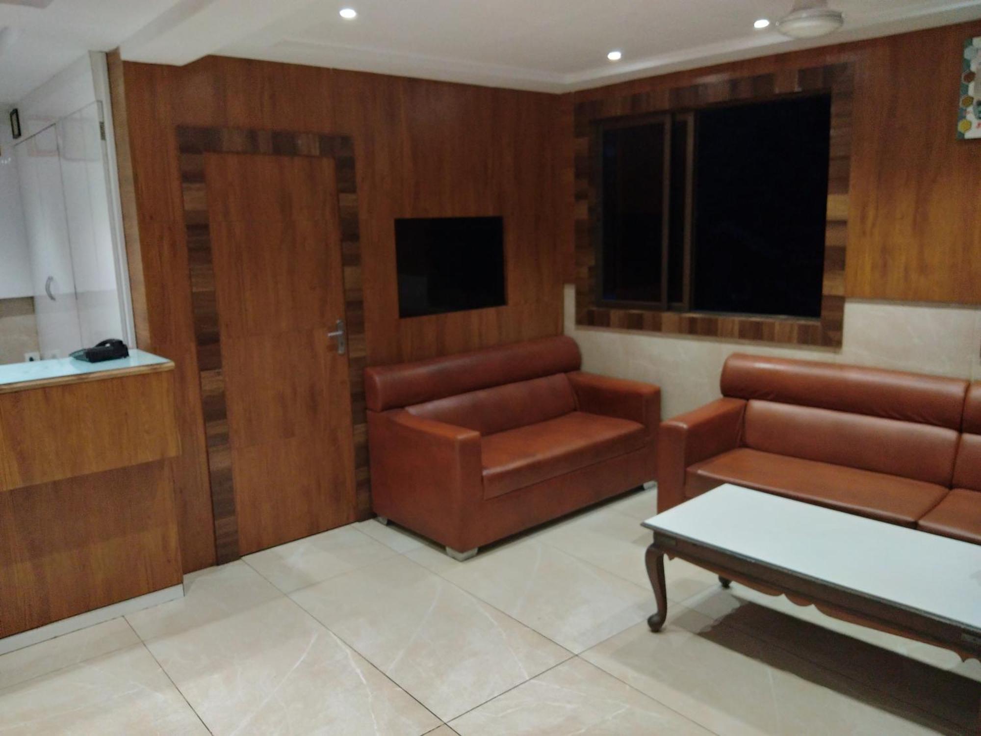 Rk Hotel-Near Grant Road Railway Station Bombaj Zewnętrze zdjęcie
