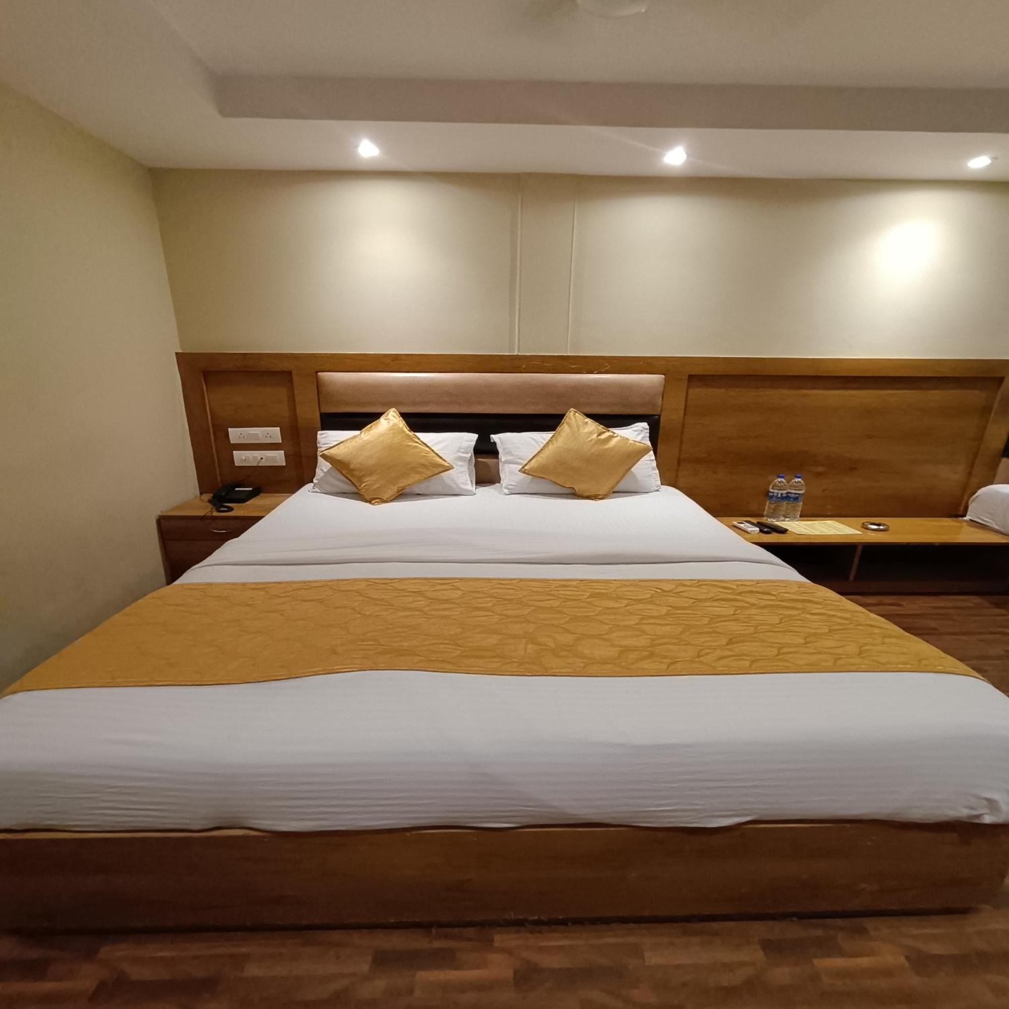 Rk Hotel-Near Grant Road Railway Station Bombaj Zewnętrze zdjęcie