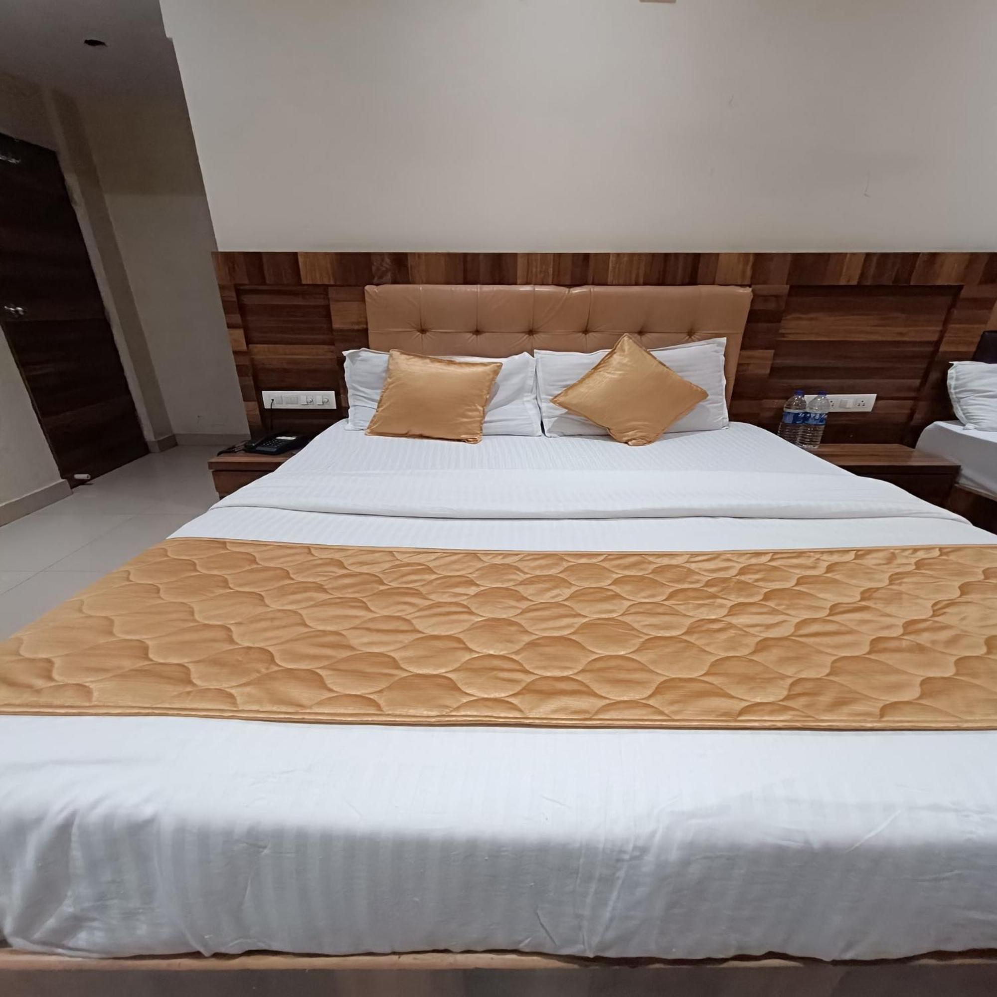 Rk Hotel-Near Grant Road Railway Station Bombaj Zewnętrze zdjęcie