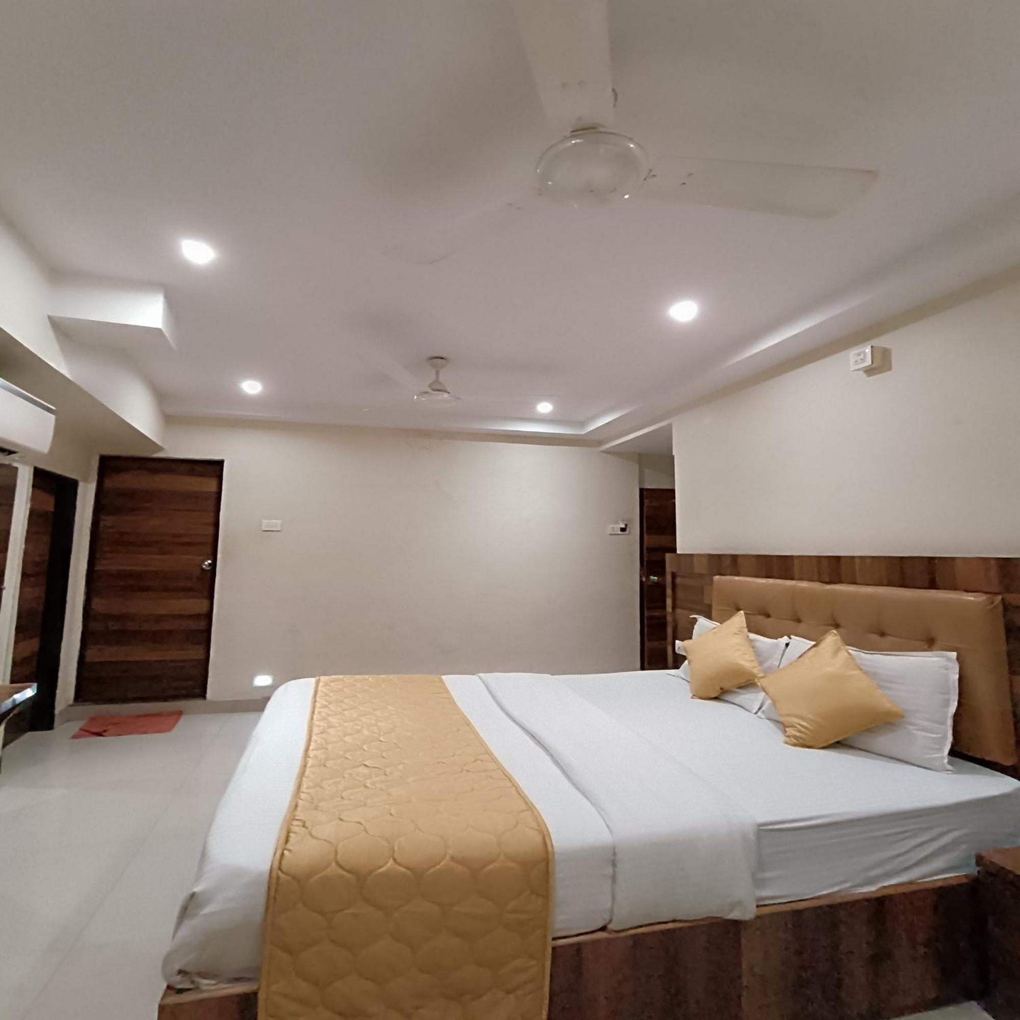 Rk Hotel-Near Grant Road Railway Station Bombaj Zewnętrze zdjęcie