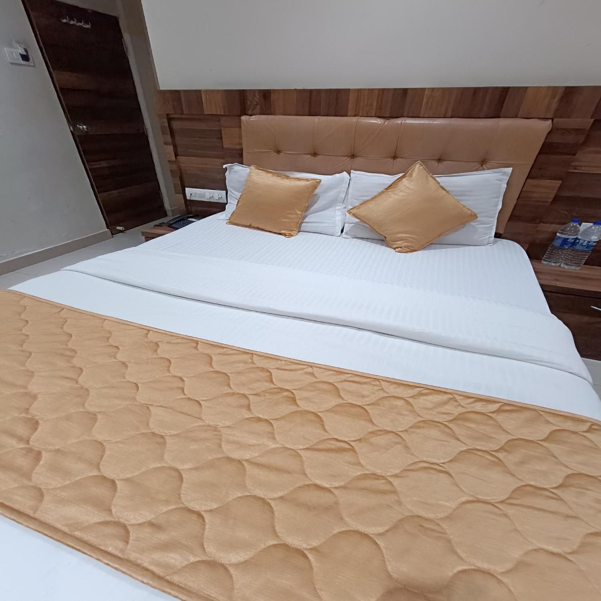 Rk Hotel-Near Grant Road Railway Station Bombaj Zewnętrze zdjęcie